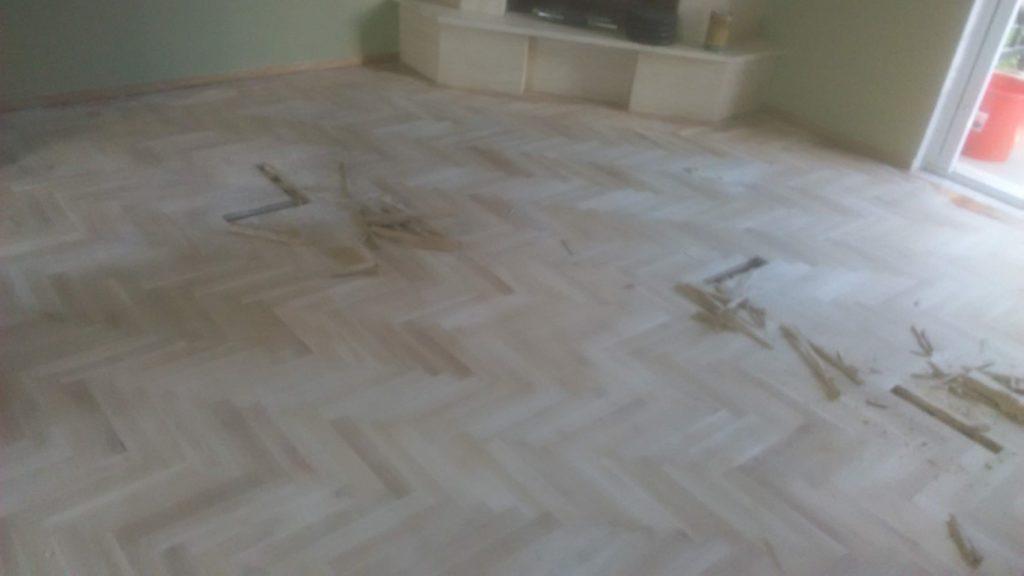 αφαίρεση τεμαχίων ξύλου με σκουλήκι