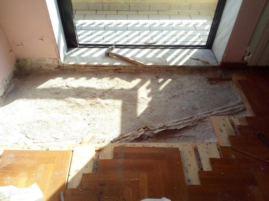 Επιδιόρθωση ζημιάς σε πάτωμα λόγω εξωτερικής υγρασίας 1
